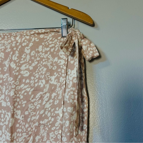 Kirious‎ Cheetah Print Wrap Tie Skirt With Side Slit Sz L Pink Romantic Delicate - Picture 5 of 10
